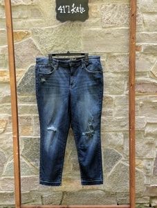 Universal Thread Distressed Jean